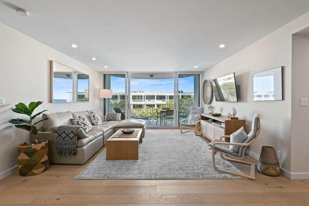 For Sale: $1,395,000 (2 beds, 2 baths, 1559 Square Feet)