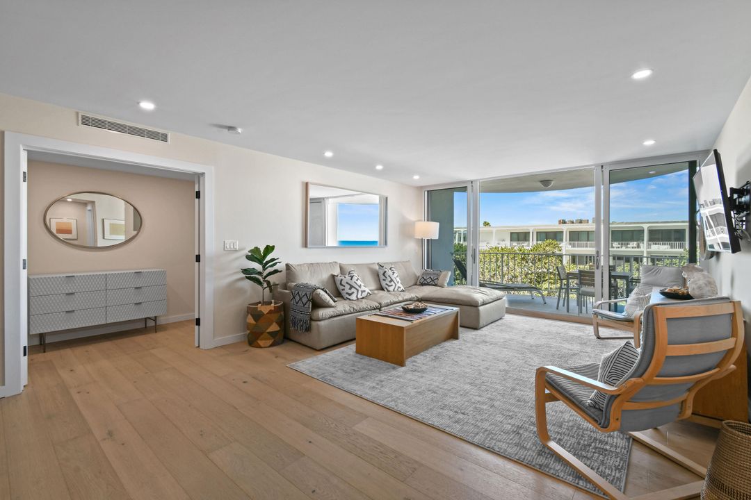 For Sale: $1,395,000 (2 beds, 2 baths, 1559 Square Feet)