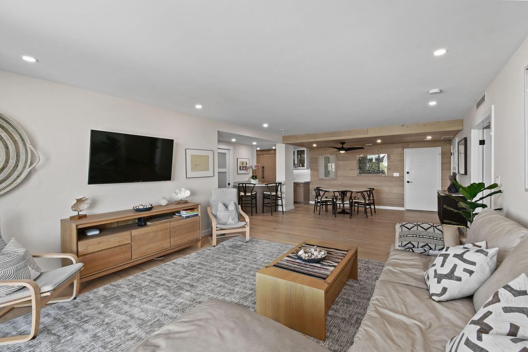 For Sale: $1,395,000 (2 beds, 2 baths, 1559 Square Feet)