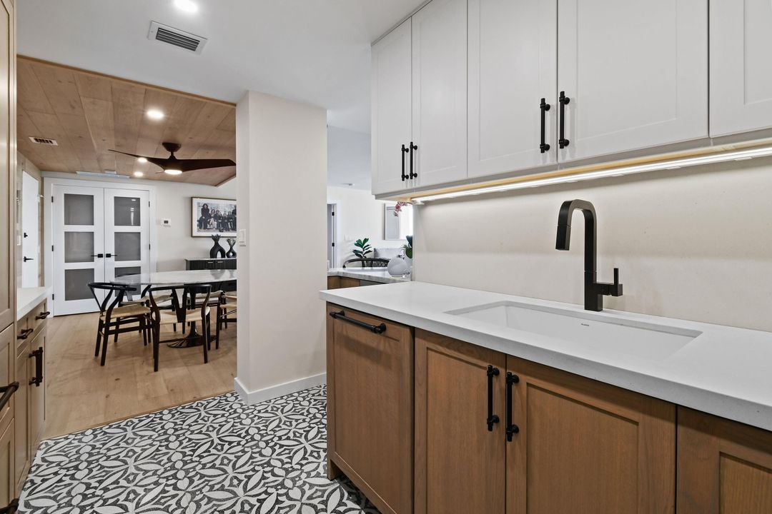 For Sale: $1,395,000 (2 beds, 2 baths, 1559 Square Feet)