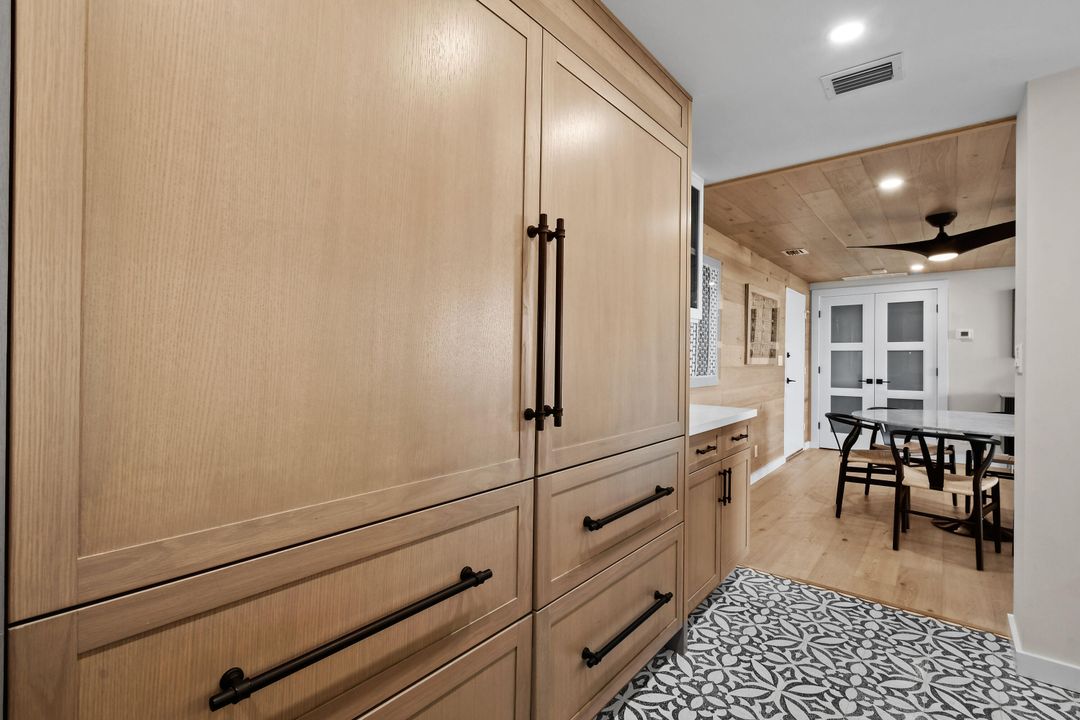 For Sale: $1,395,000 (2 beds, 2 baths, 1559 Square Feet)