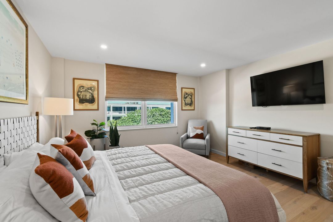 For Sale: $1,395,000 (2 beds, 2 baths, 1559 Square Feet)