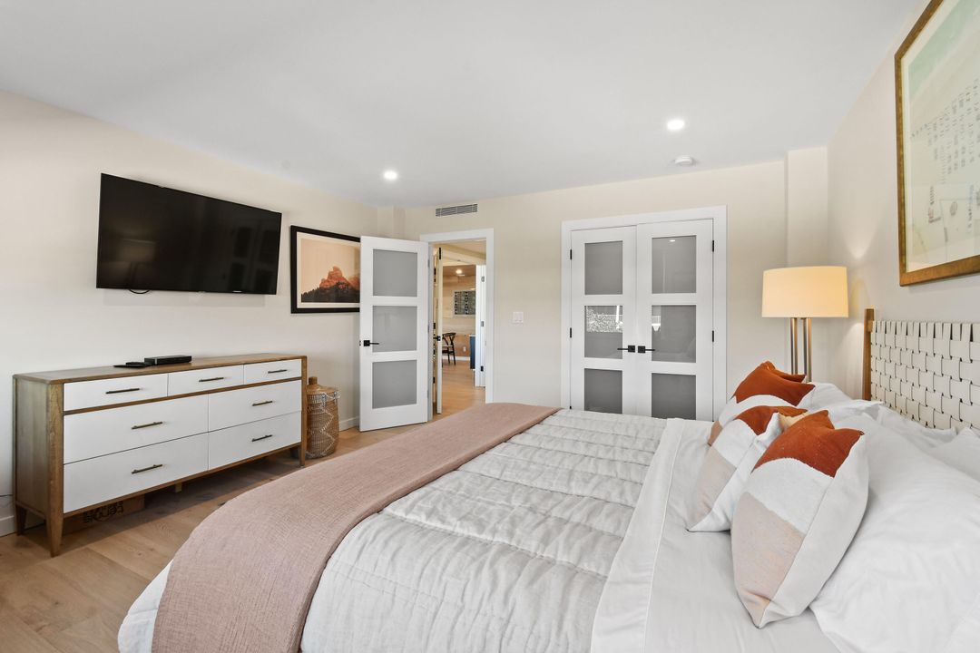 For Sale: $1,395,000 (2 beds, 2 baths, 1559 Square Feet)