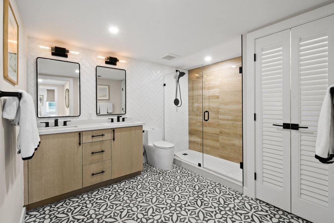 For Sale: $1,395,000 (2 beds, 2 baths, 1559 Square Feet)