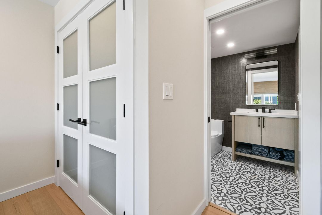 For Sale: $1,395,000 (2 beds, 2 baths, 1559 Square Feet)