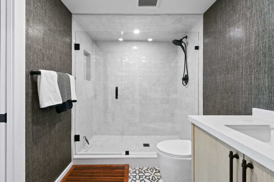 For Sale: $1,395,000 (2 beds, 2 baths, 1559 Square Feet)