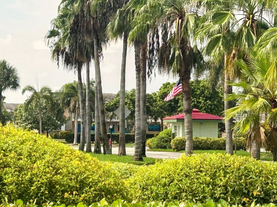 Active With Contract: $148,500 (2 beds, 2 baths, 960 Square Feet)