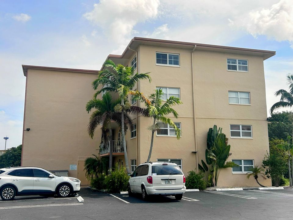 Active With Contract: $148,500 (2 beds, 2 baths, 960 Square Feet)