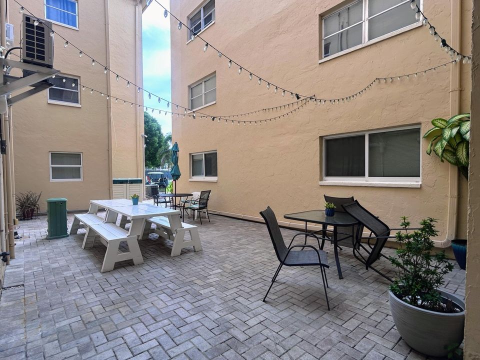 Active With Contract: $148,500 (2 beds, 2 baths, 960 Square Feet)