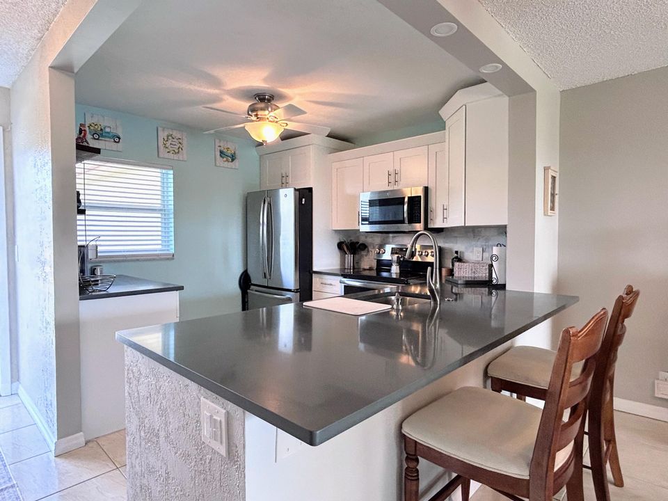 Active With Contract: $148,500 (2 beds, 2 baths, 960 Square Feet)