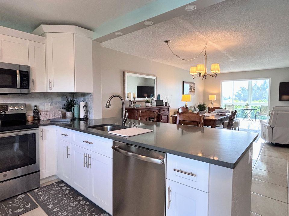 Active With Contract: $148,500 (2 beds, 2 baths, 960 Square Feet)