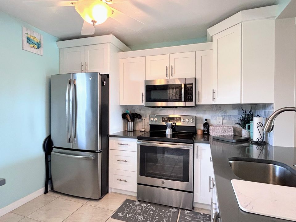 Active With Contract: $148,500 (2 beds, 2 baths, 960 Square Feet)