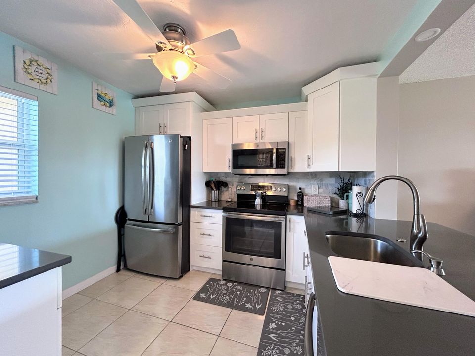 Active With Contract: $148,500 (2 beds, 2 baths, 960 Square Feet)
