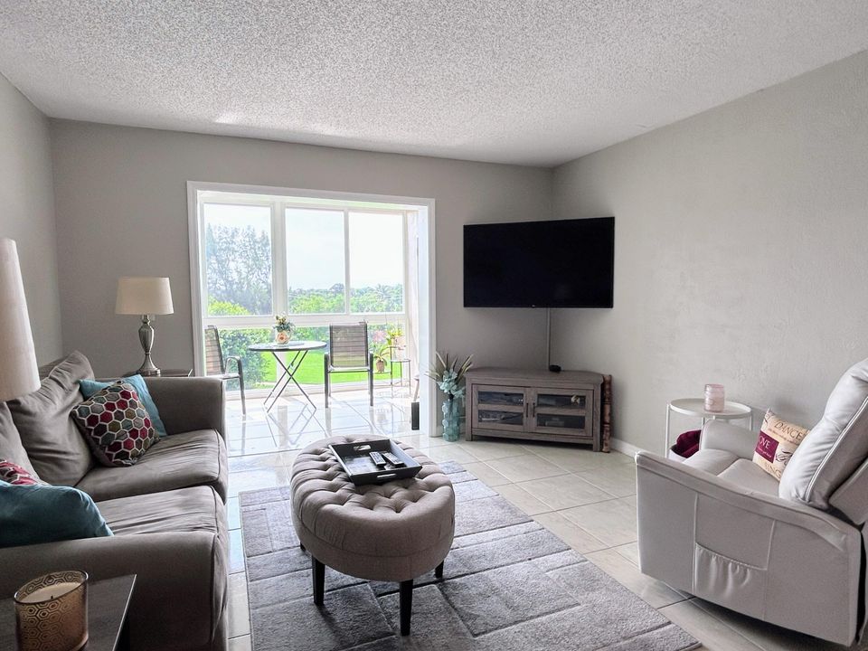 Active With Contract: $148,500 (2 beds, 2 baths, 960 Square Feet)