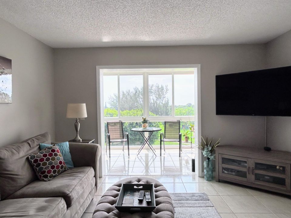 Active With Contract: $148,500 (2 beds, 2 baths, 960 Square Feet)