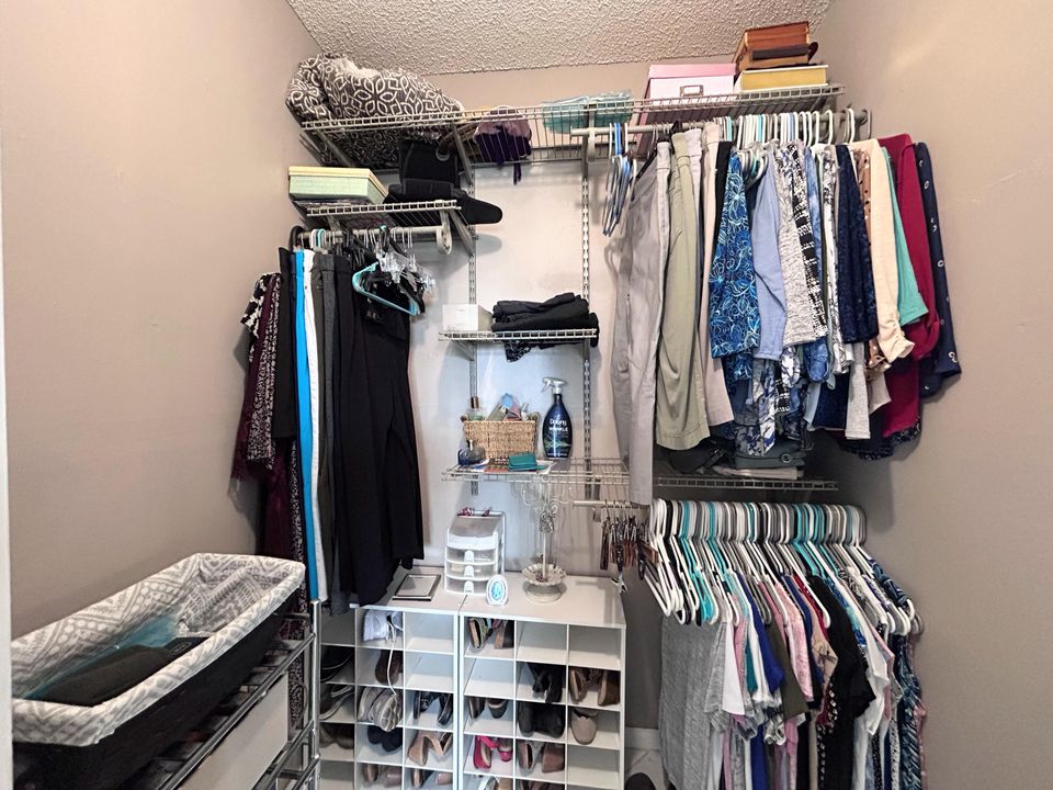 Active With Contract: $148,500 (2 beds, 2 baths, 960 Square Feet)