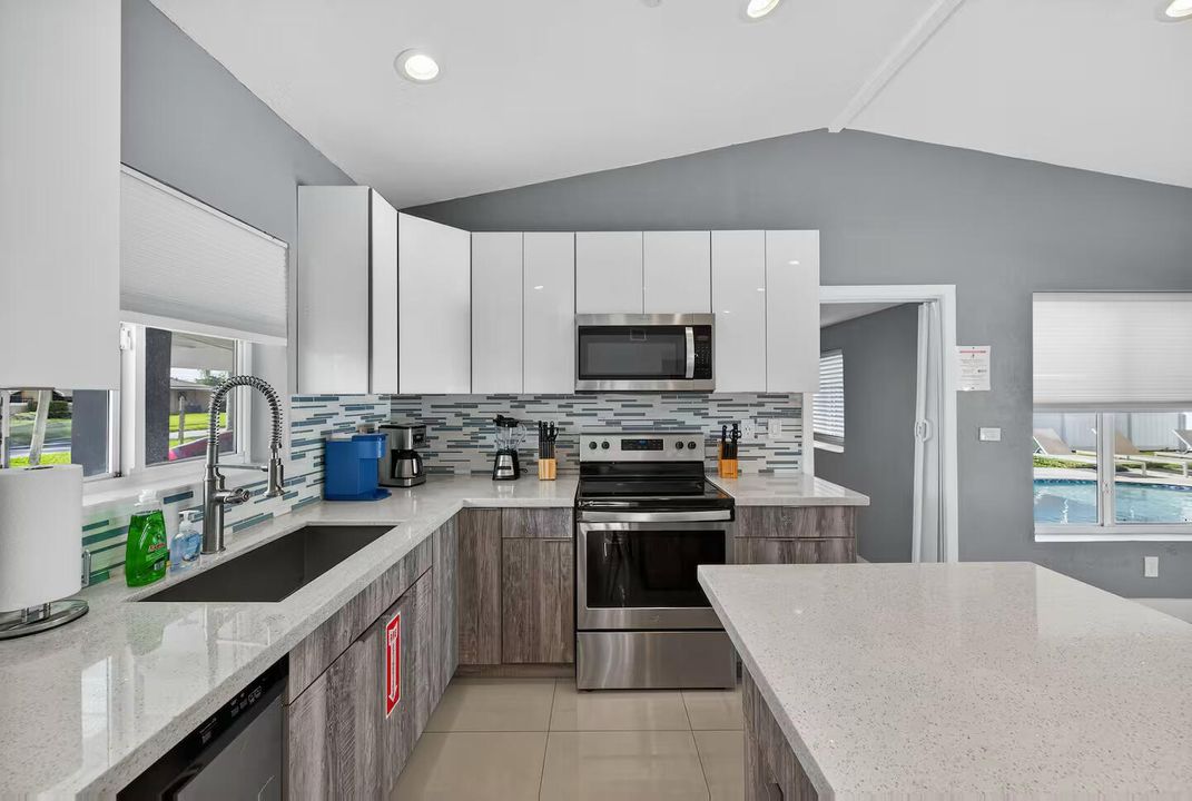 Active With Contract: $560,000 (3 beds, 2 baths, 1392 Square Feet)