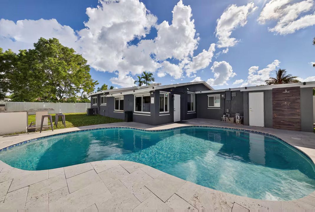 Active With Contract: $560,000 (3 beds, 2 baths, 1392 Square Feet)