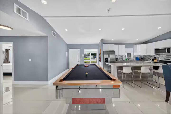 Active With Contract: $560,000 (3 beds, 2 baths, 1392 Square Feet)