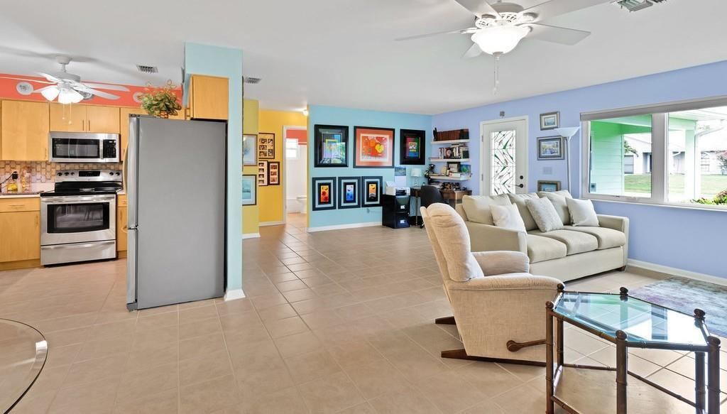 合同活跃: $339,900 (2 贝兹, 2 浴室, 1540 平方英尺)