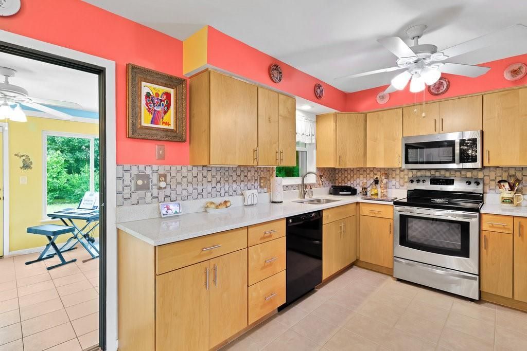 合同活跃: $339,900 (2 贝兹, 2 浴室, 1540 平方英尺)