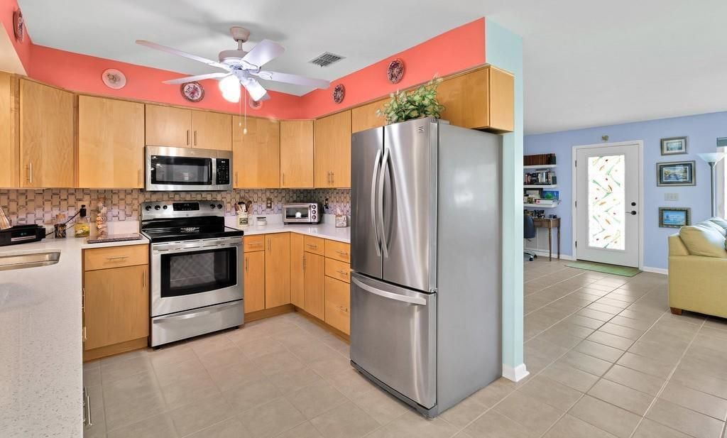 合同活跃: $339,900 (2 贝兹, 2 浴室, 1540 平方英尺)