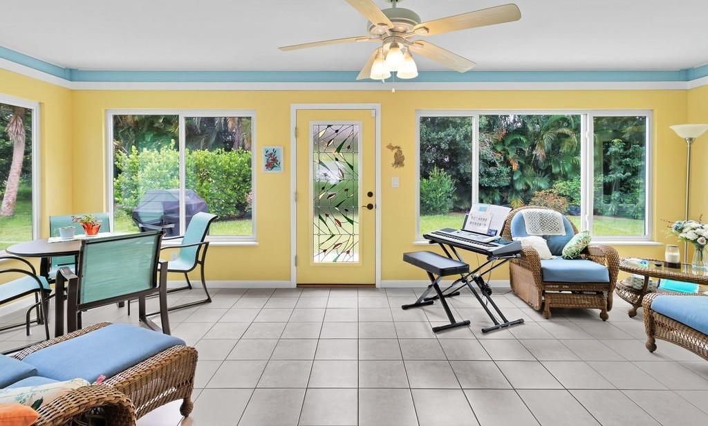 合同活跃: $339,900 (2 贝兹, 2 浴室, 1540 平方英尺)