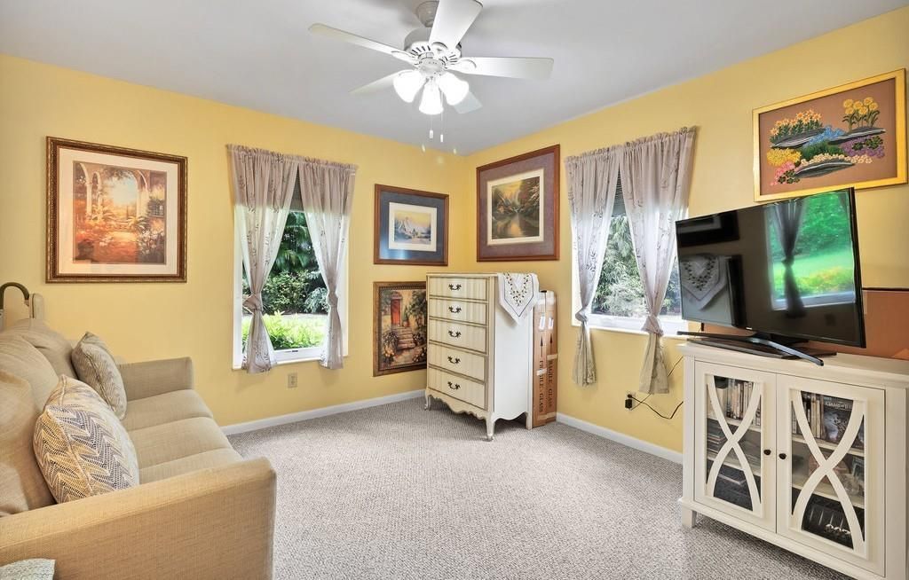 合同活跃: $339,900 (2 贝兹, 2 浴室, 1540 平方英尺)