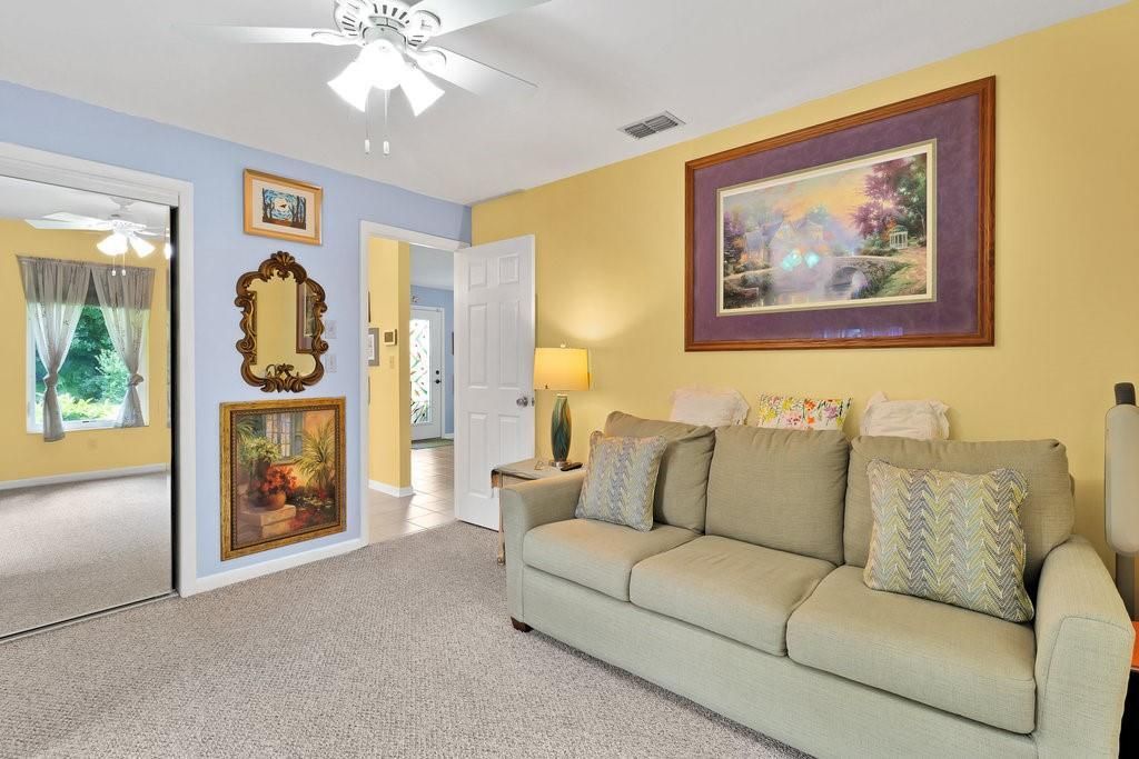 合同活跃: $339,900 (2 贝兹, 2 浴室, 1540 平方英尺)