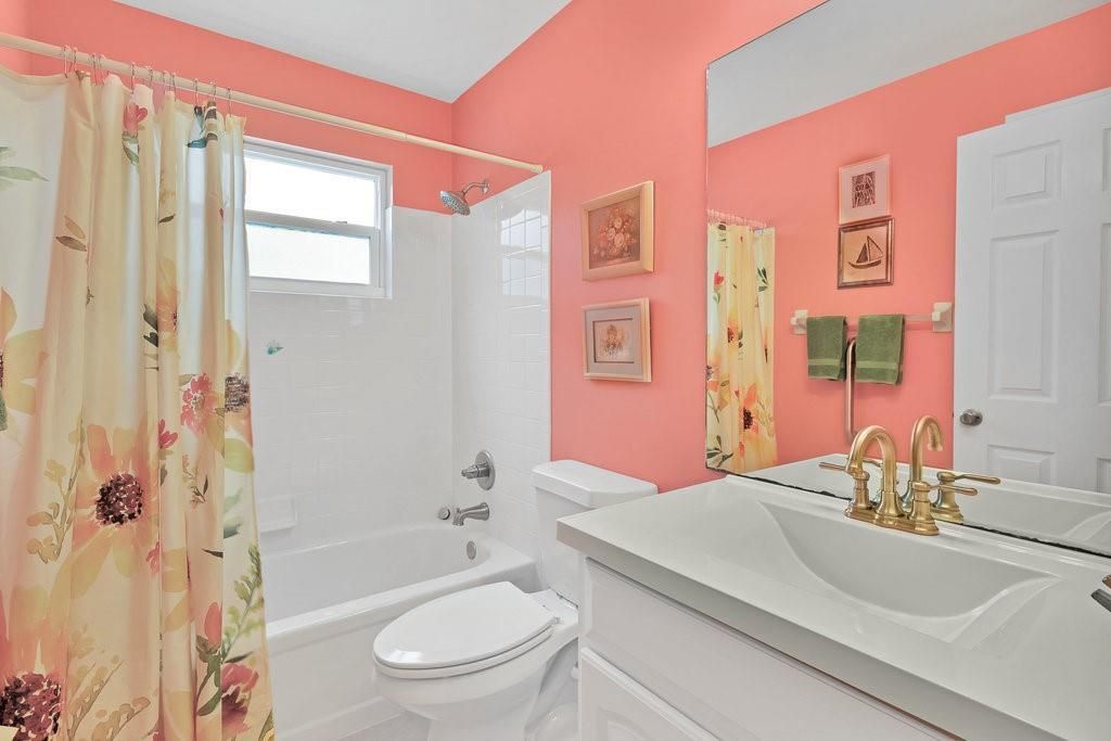 合同活跃: $339,900 (2 贝兹, 2 浴室, 1540 平方英尺)