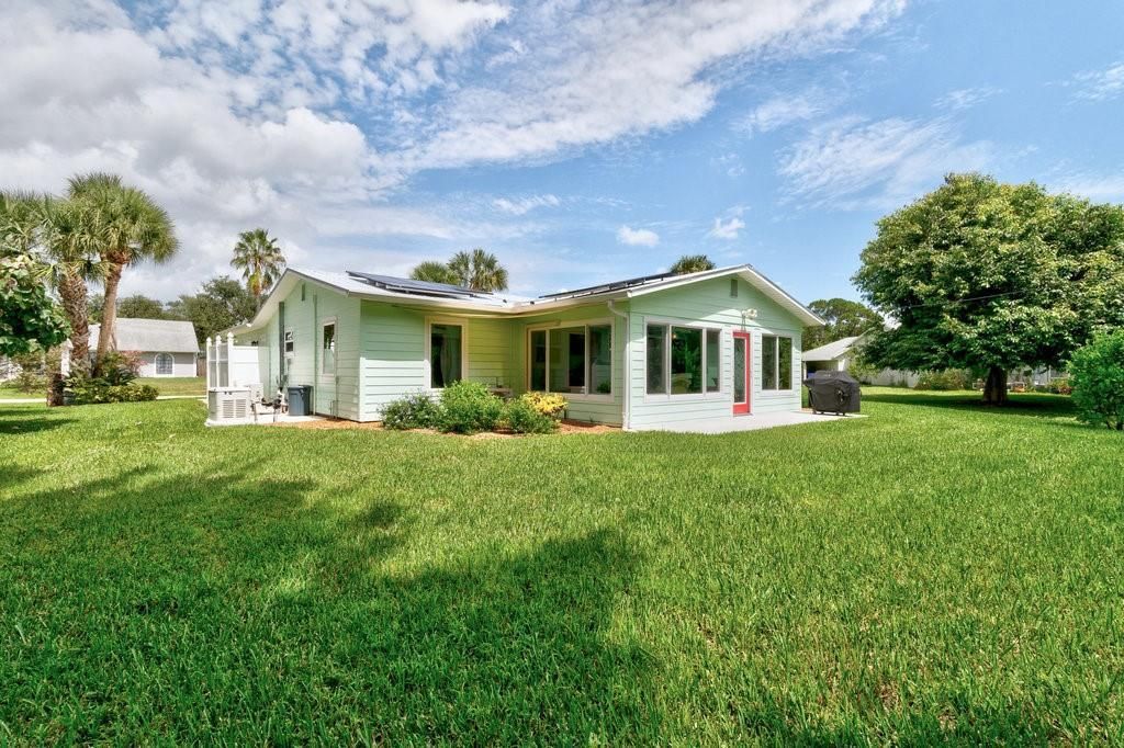 合同活跃: $339,900 (2 贝兹, 2 浴室, 1540 平方英尺)