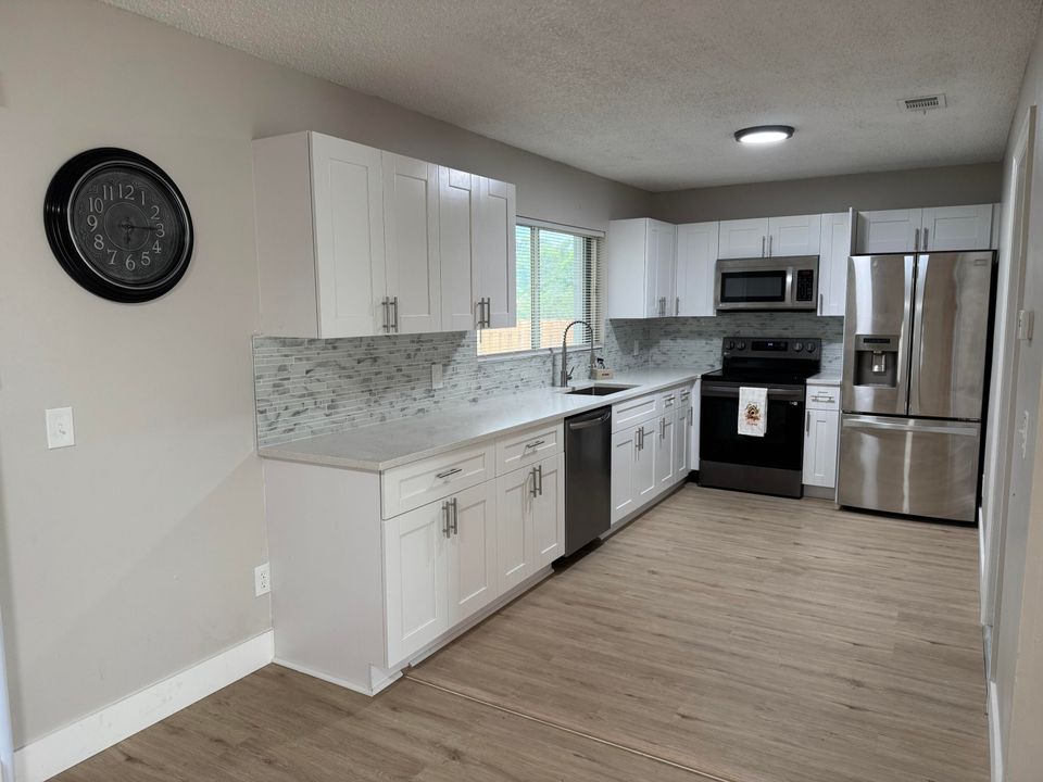 合同活跃: $319,000 (3 贝兹, 2 浴室, 1148 平方英尺)