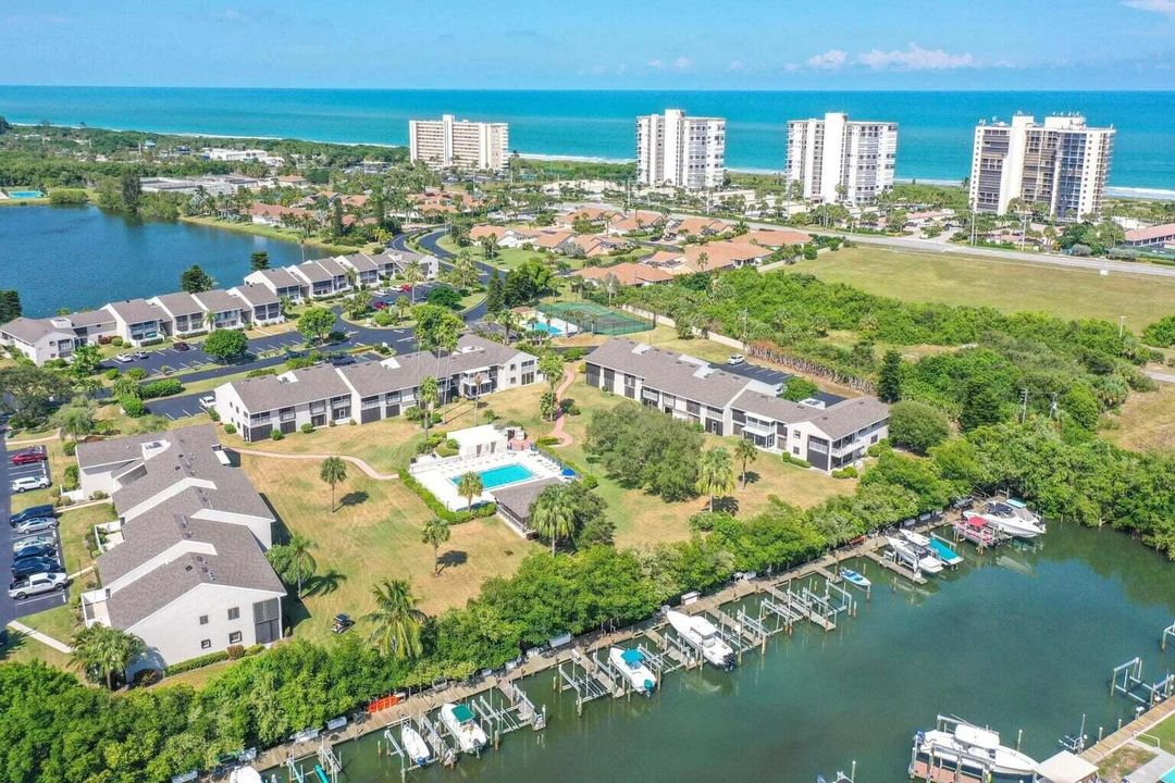 В аренду: $2,300 (2 спален, 2 ванн, 1305 Квадратных фут)