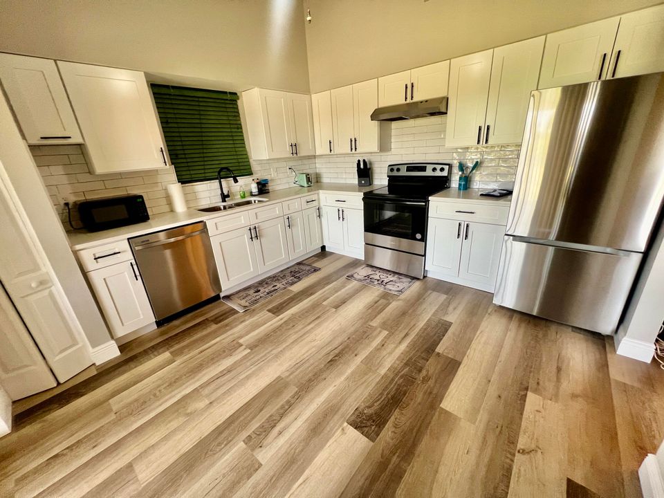 В аренду: $2,300 (2 спален, 2 ванн, 1305 Квадратных фут)