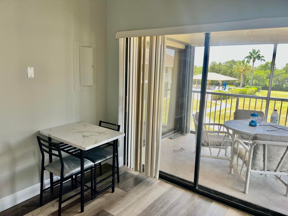 В аренду: $2,300 (2 спален, 2 ванн, 1305 Квадратных фут)