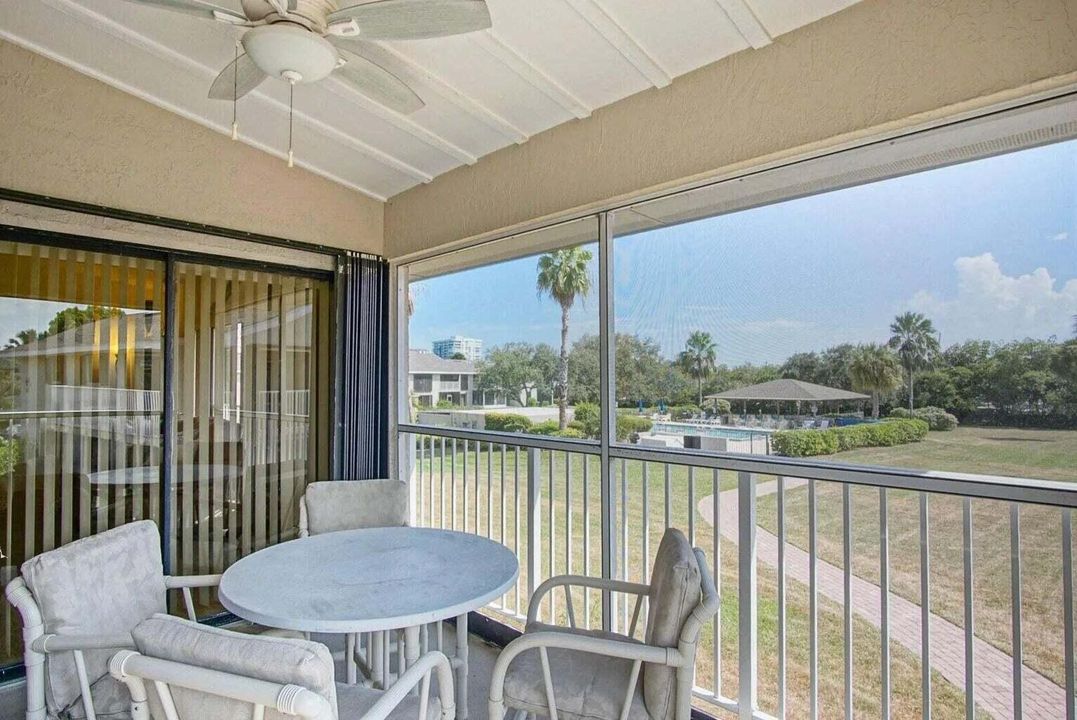 В аренду: $2,300 (2 спален, 2 ванн, 1305 Квадратных фут)