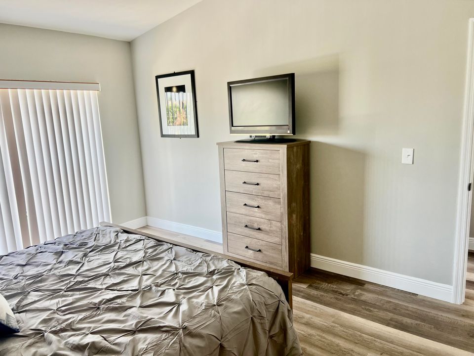 В аренду: $2,300 (2 спален, 2 ванн, 1305 Квадратных фут)