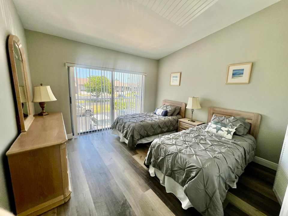 В аренду: $2,300 (2 спален, 2 ванн, 1305 Квадратных фут)