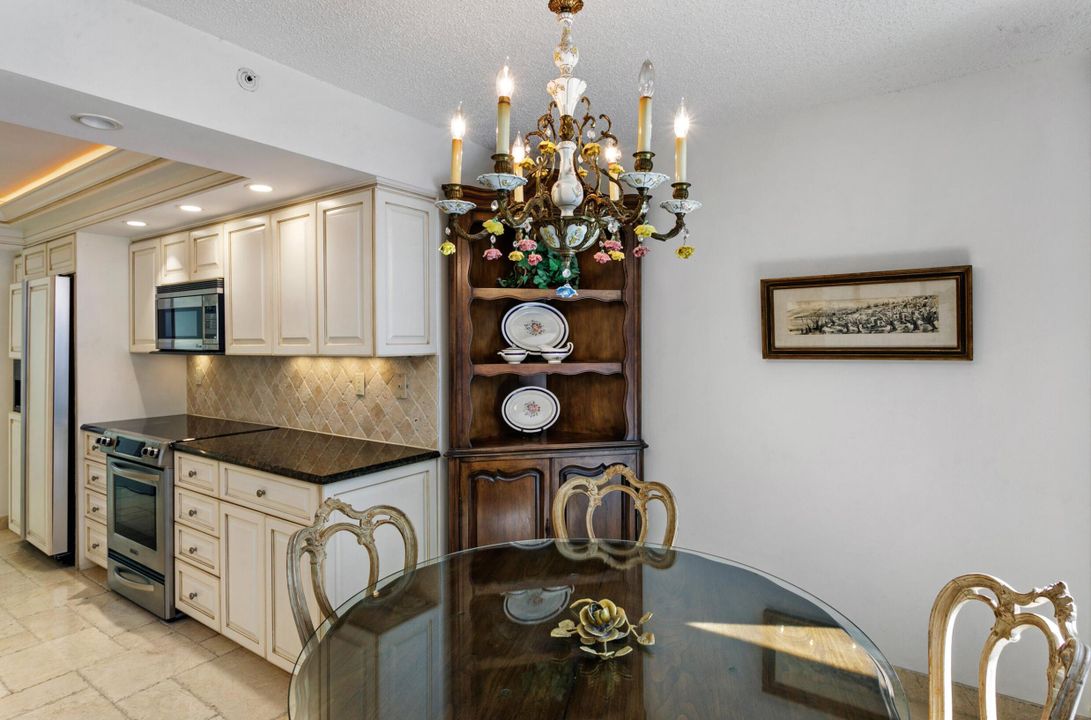 待售: $1,375,000 (2 贝兹, 2 浴室, 1886 平方英尺)