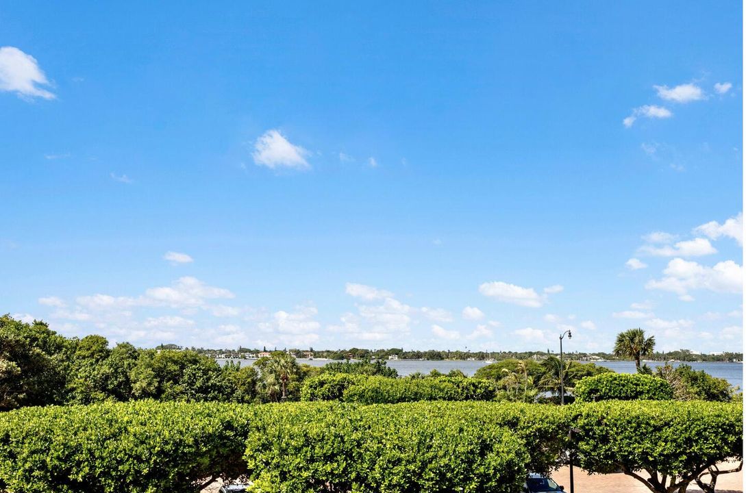 待售: $1,375,000 (2 贝兹, 2 浴室, 1886 平方英尺)