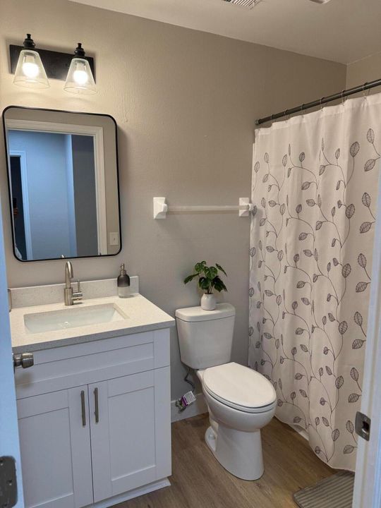 合同活跃: $319,000 (3 贝兹, 2 浴室, 1148 平方英尺)