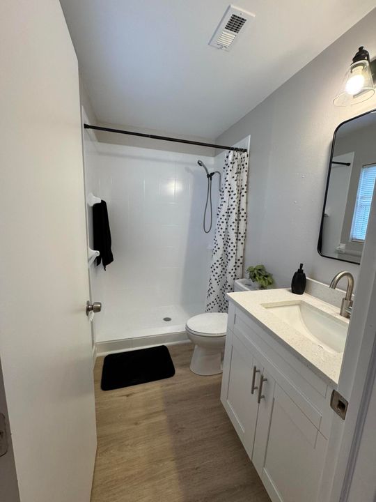 合同活跃: $319,000 (3 贝兹, 2 浴室, 1148 平方英尺)