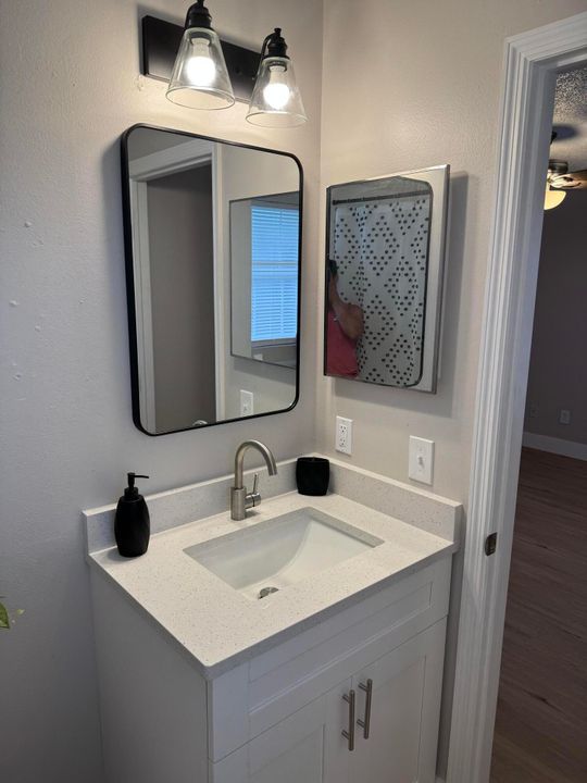 合同活跃: $319,000 (3 贝兹, 2 浴室, 1148 平方英尺)