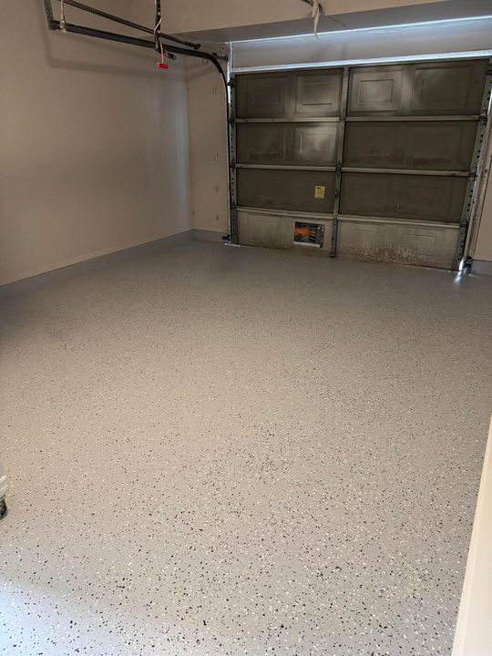 合同活跃: $319,000 (3 贝兹, 2 浴室, 1148 平方英尺)