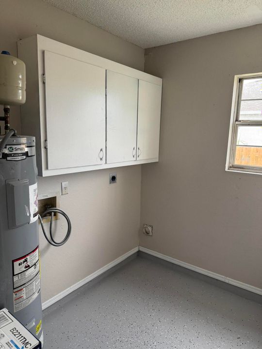 合同活跃: $319,000 (3 贝兹, 2 浴室, 1148 平方英尺)