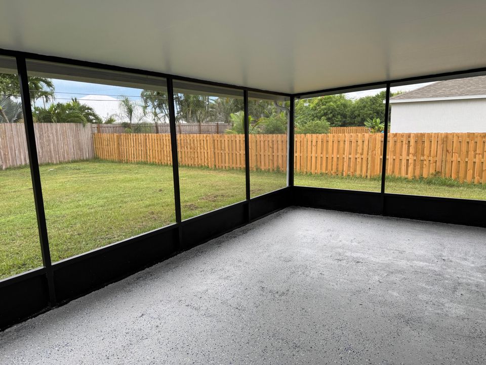 合同活跃: $319,000 (3 贝兹, 2 浴室, 1148 平方英尺)