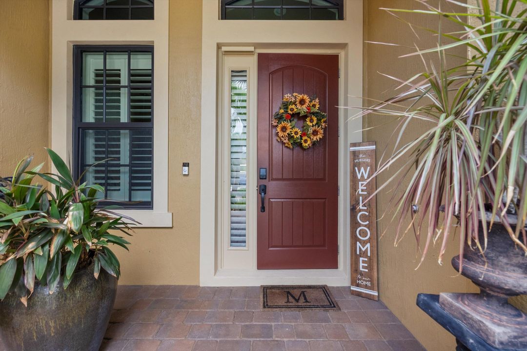 For Sale: $1,549,000 (3 beds, 3 baths, 2561 Square Feet)