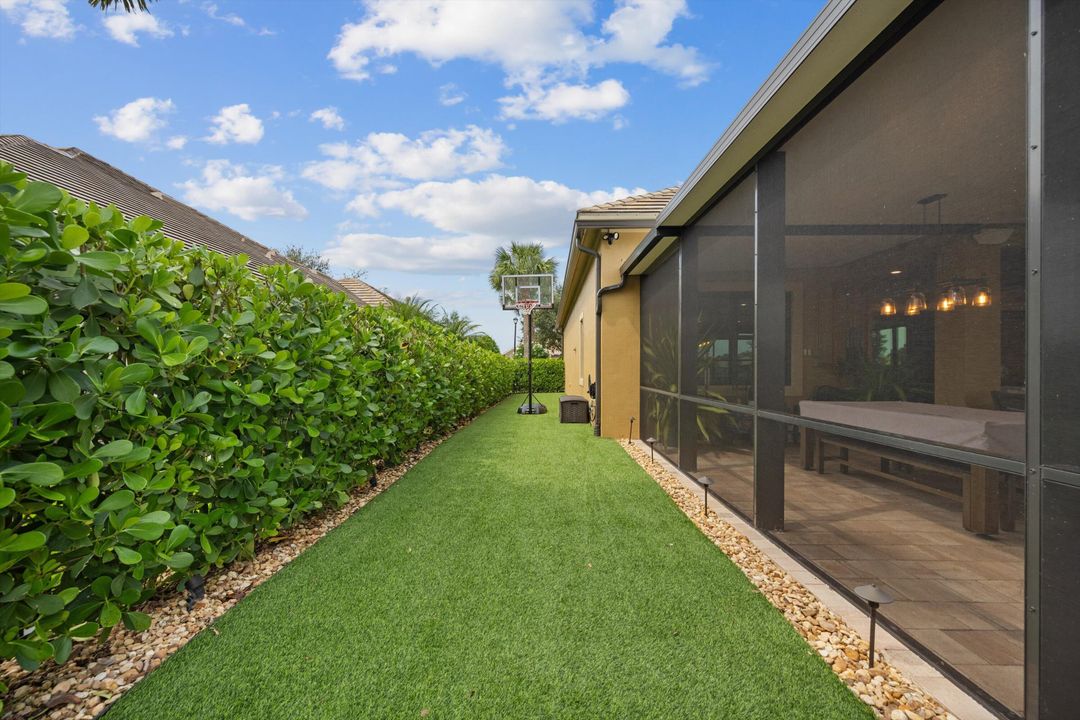 For Sale: $1,549,000 (3 beds, 3 baths, 2561 Square Feet)