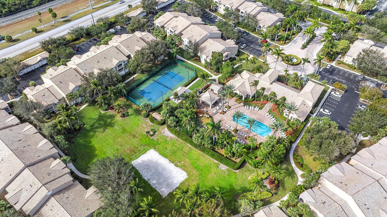 Activo con contrato: $229,000 (1 camas, 1 baños, 707 Pies cuadrados)