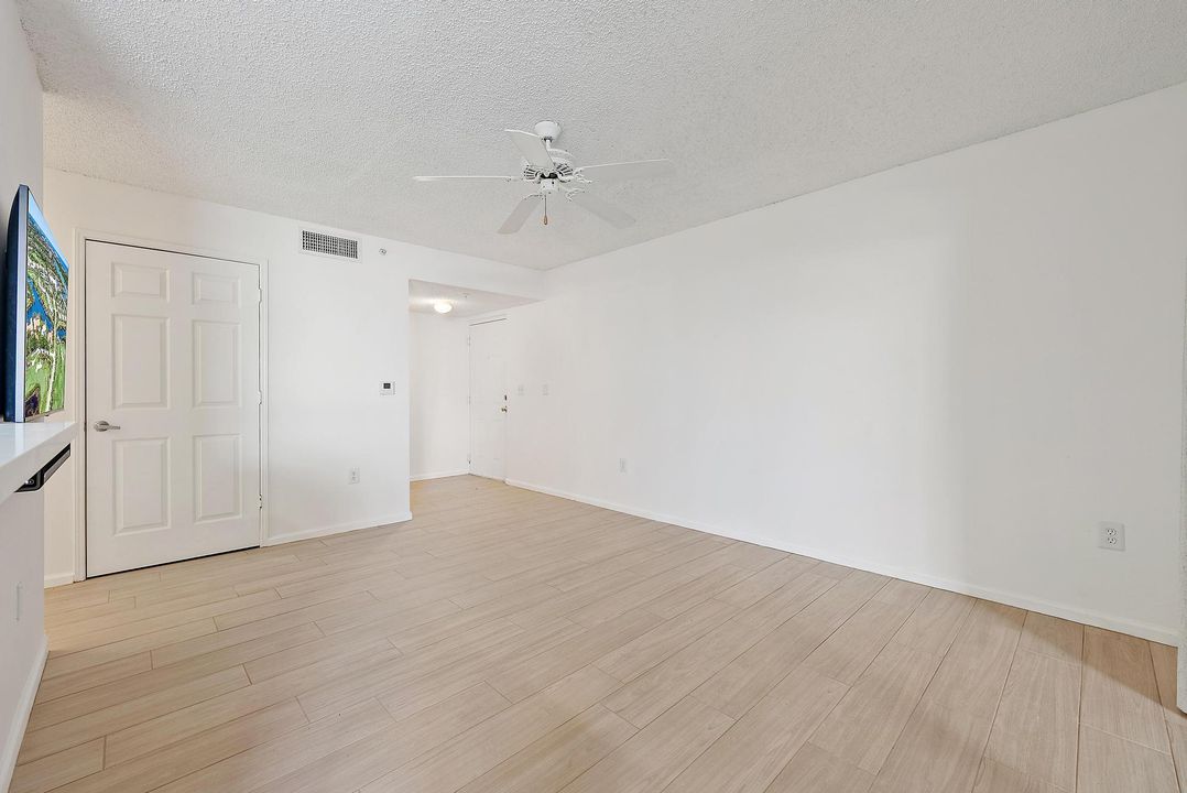 Activo con contrato: $229,000 (1 camas, 1 baños, 707 Pies cuadrados)